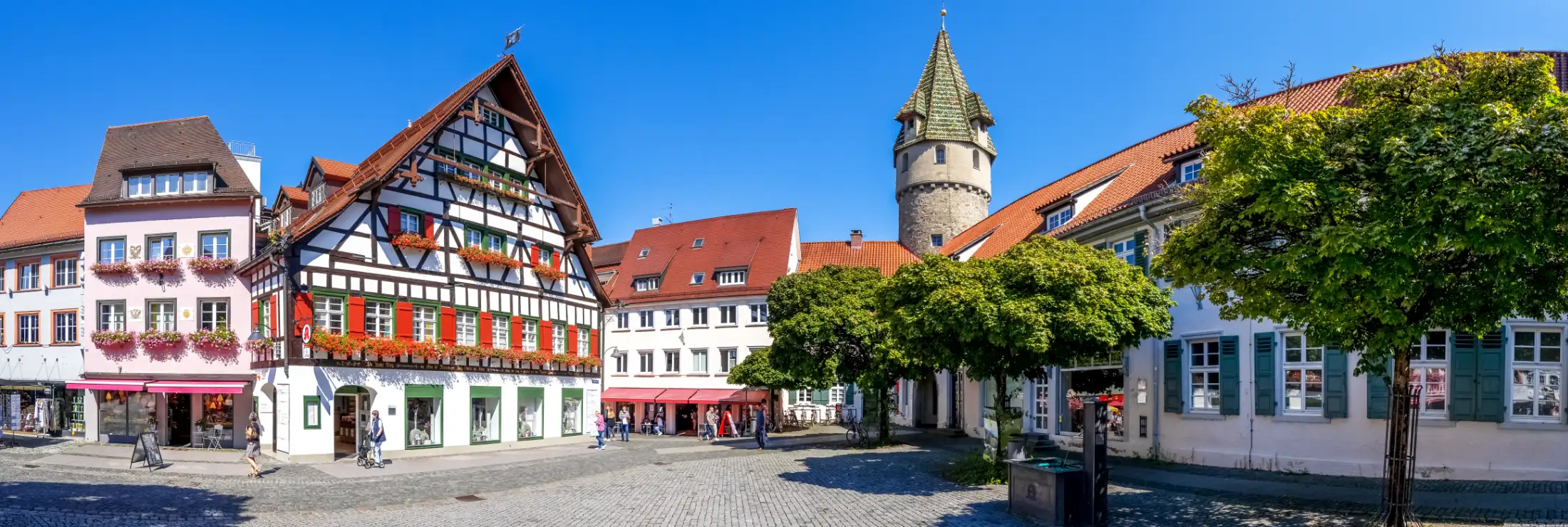 Die Altstadt von Ravensburg mit den Immobilien Grüner-Turm-Straße und Marienpl. Mittig im Hintergrund der Grüne Turm.