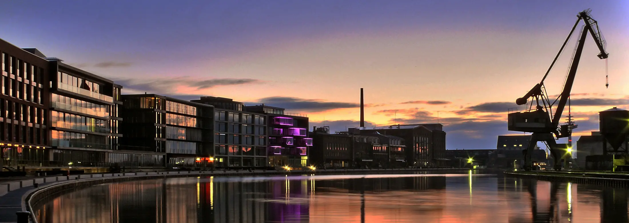 Der Hafen Münster mit dem Kreativkai bei Nacht bzw. kurz vor Sonneaufgang